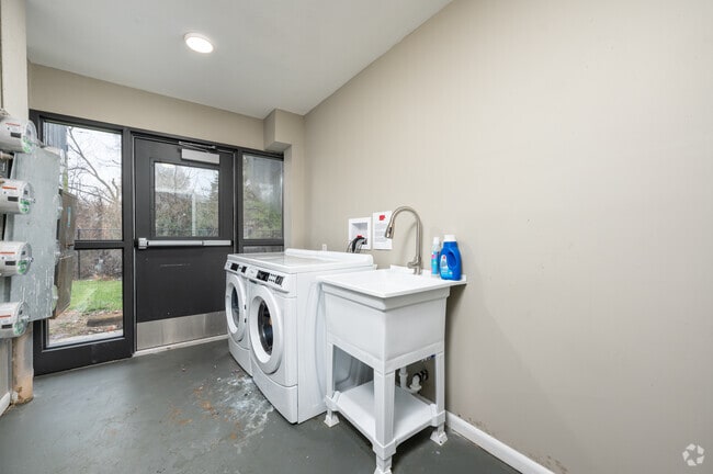 Laundry Room - Freeman Apartments