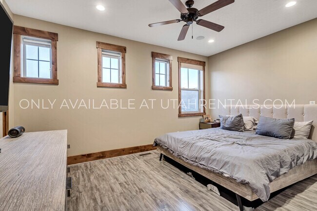 Building Photo - 13412 N Alexis Dr