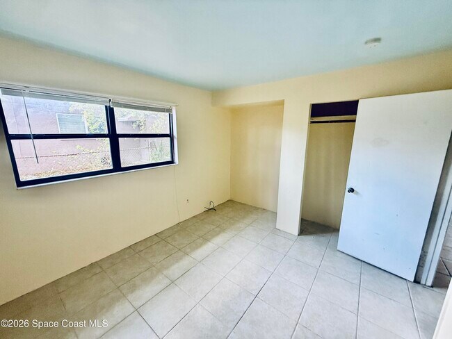 Building Photo - 410 S Tropical Trail