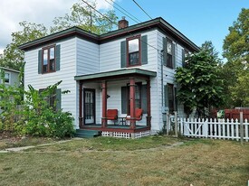 Building Photo - 706 W Kalamazoo Ave
