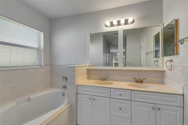 Building Photo - 849 Jarnac Dr