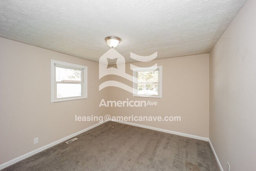 Building Photo - 225 Holly Smith Dr