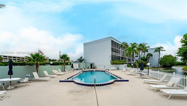 Building Photo - 400 Waterway Dr S