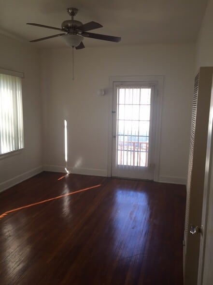Master bedroom - 5911 Carlton Way