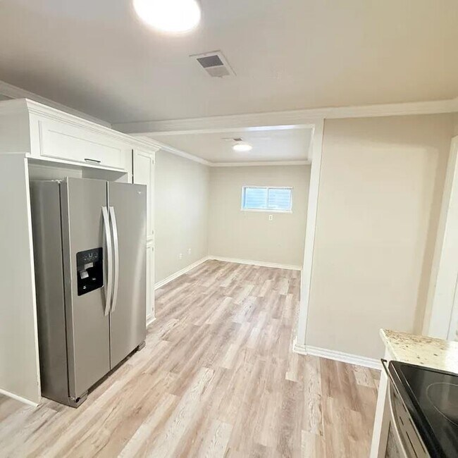 Building Photo - 4004 SE 25th St