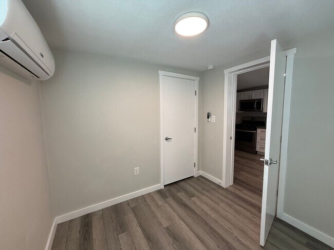 Building Photo - A606