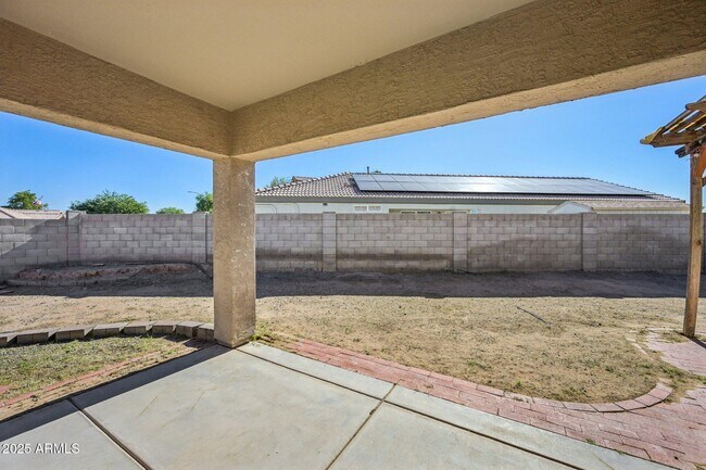 Building Photo - 15649 W Magnolia St