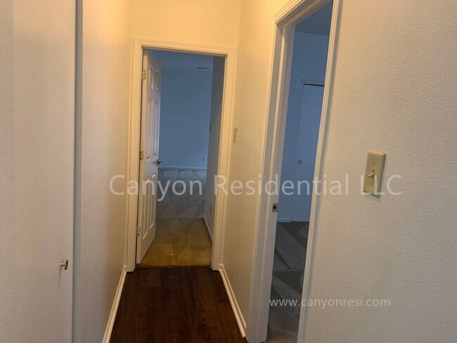 Building Photo - Beautiful 3b Room!Move in ready!
