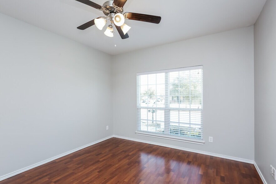 Building Photo - 10965 Colonial Heights Ln