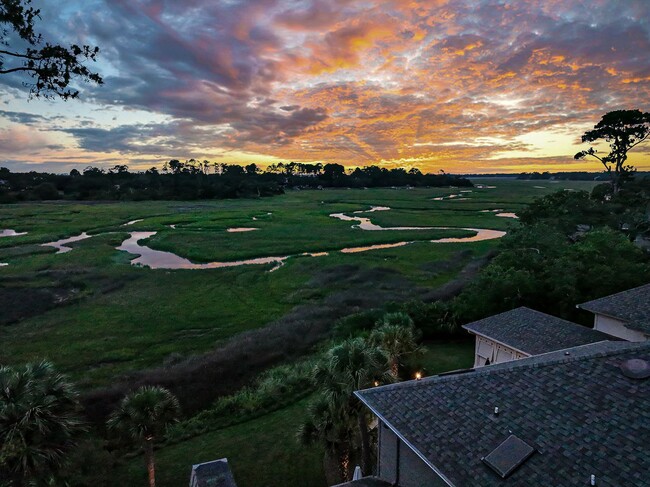 Building Photo - Spectacular Sea Pines Home - Marsh/Water Views!