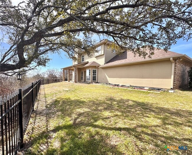 Building Photo - 1915 Sutton Pl