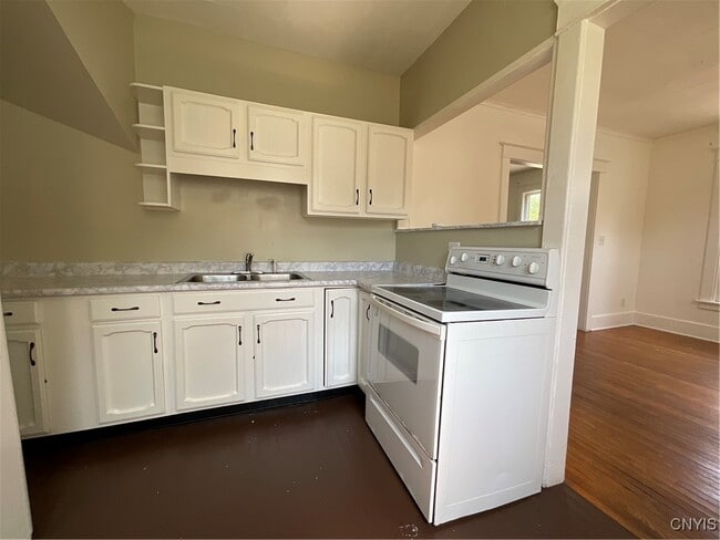 Building Photo - 700 Nellis St