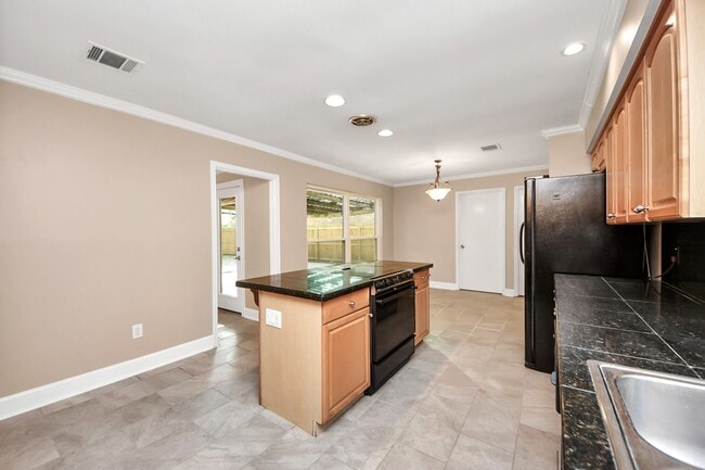 Building Photo - 11923 Briar Forest Dr