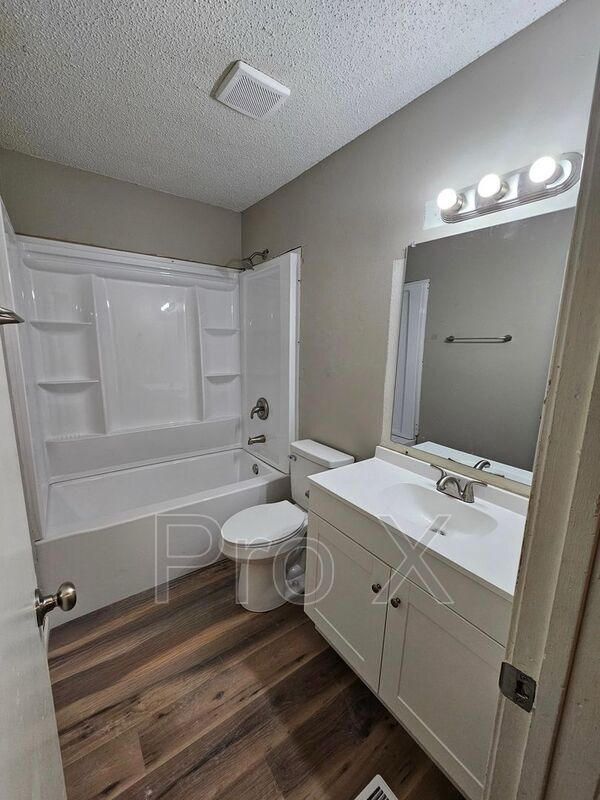 Building Photo - 518 N Betty Jo Dr