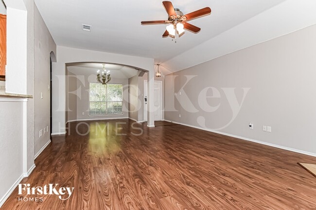 Building Photo - 2103 Cardinal Dr