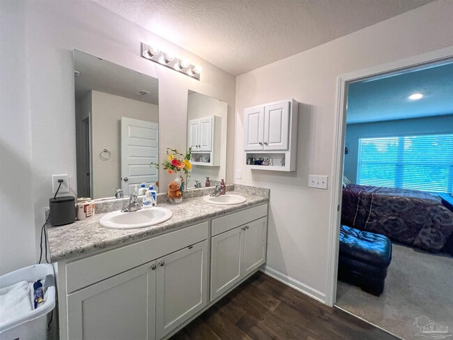 Building Photo - 5474 Merlin