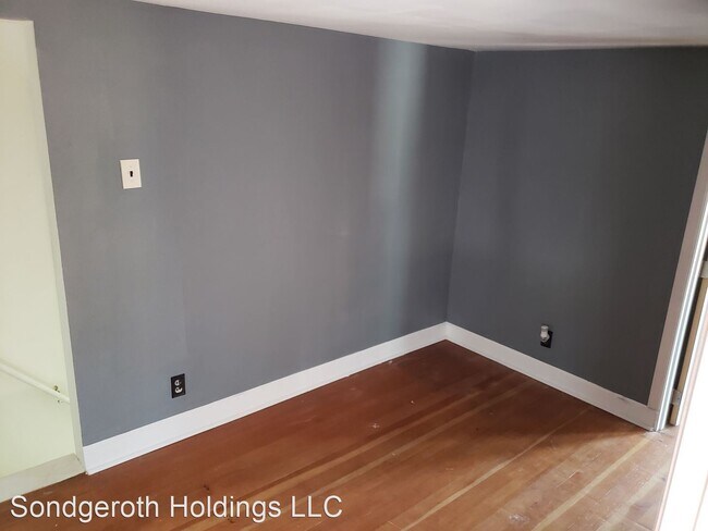 Building Photo - 2 br, 1 bath House - 404 4th St.