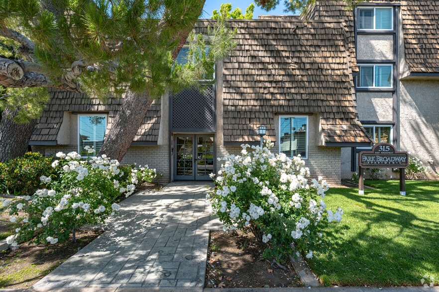Alternate Community Image/Entrance - Park Broadway Apartments