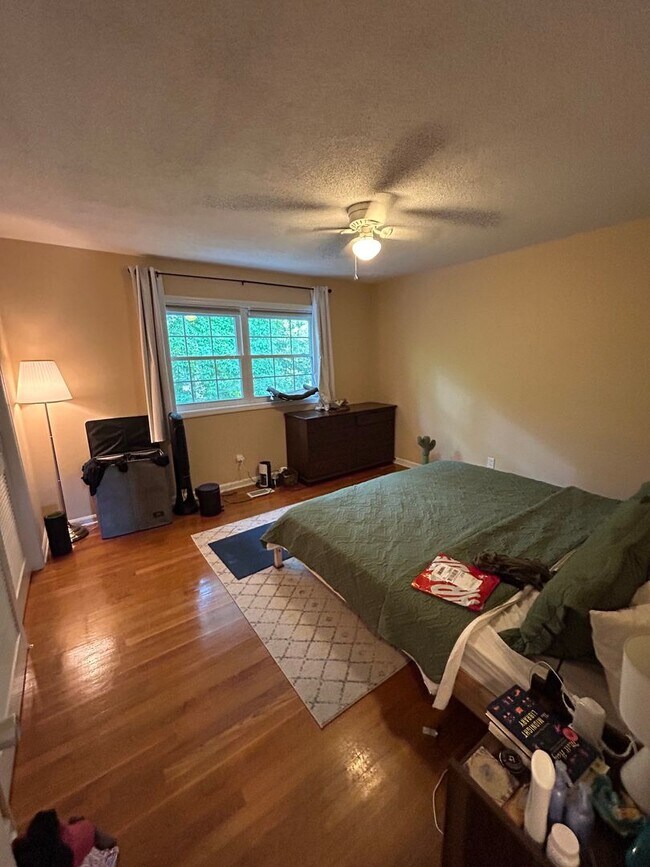 Building Photo - Townhome in the Heart of Carrboro – One Mo...