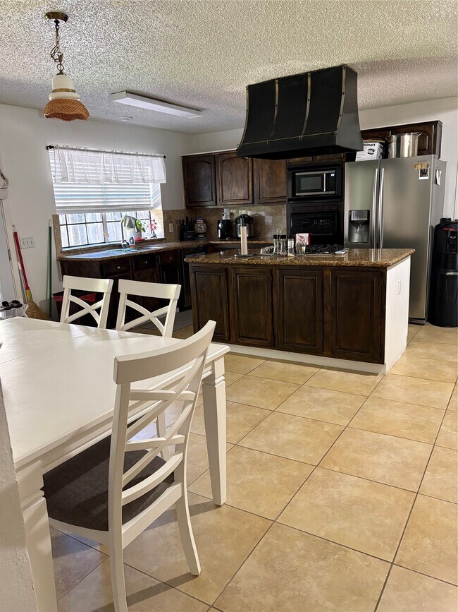 Building Photo - 2319 Mill Creek Dr