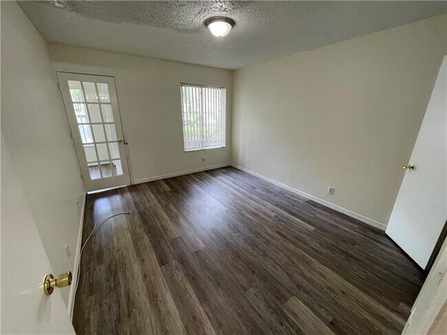 Building Photo - 3430 Pinewalk Dr N