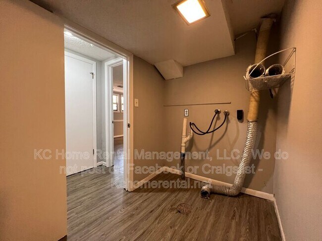 Building Photo - 6708 W 71st Terrace