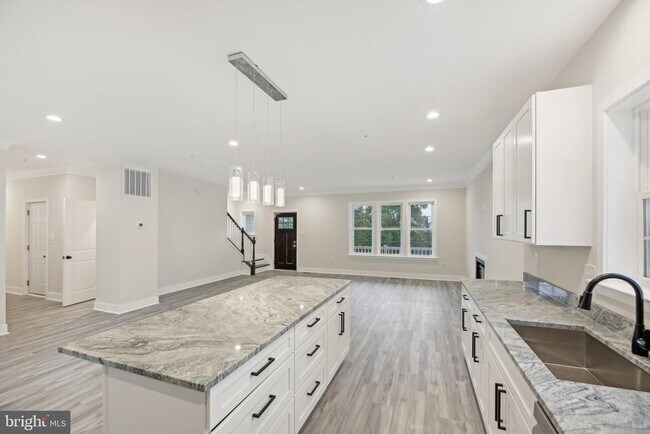 Building Photo - 43 Bennett Ave