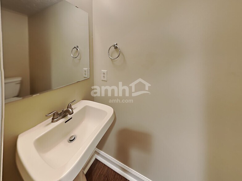 Building Photo - 716 Greene Ct