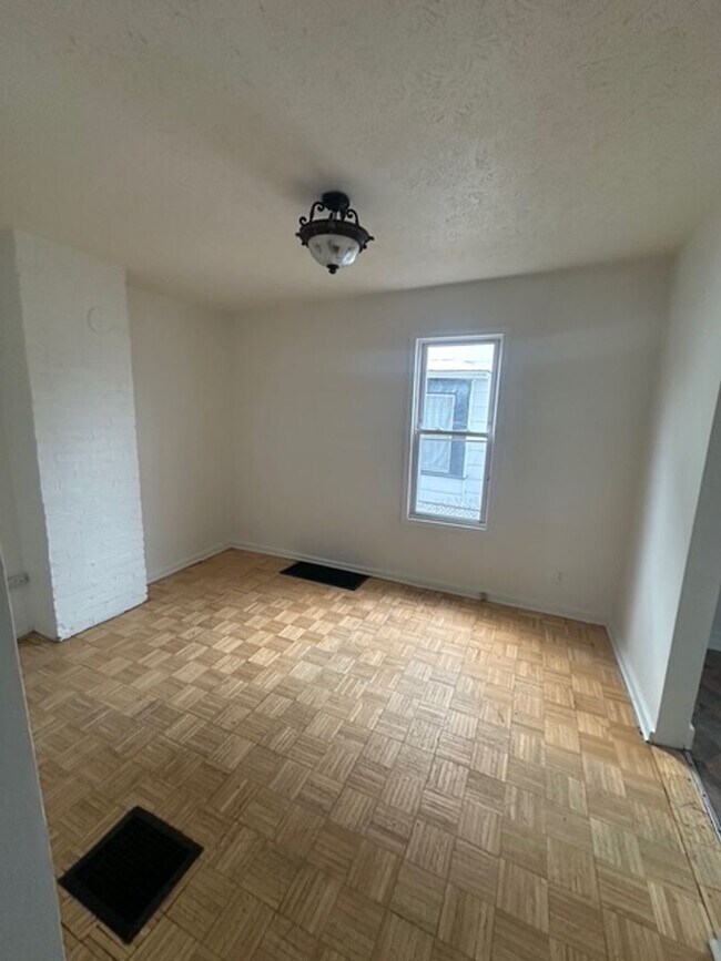 Building Photo - Charming 4-Bedroom Single-Family Rental in Rochester – Ready for Move In