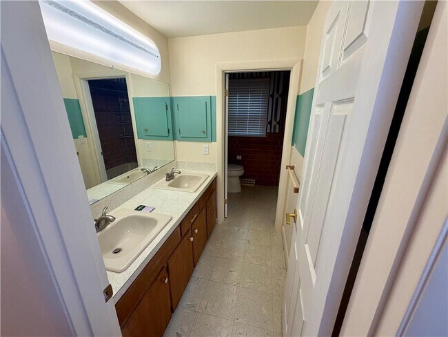 Building Photo - 3 Wood Rd