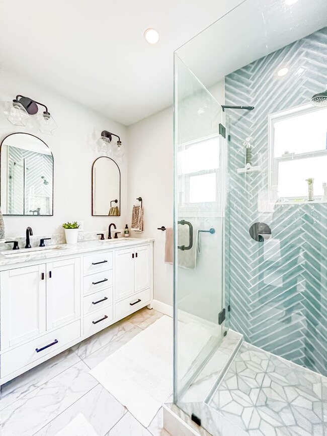 Building Photo - Unfurnished Light Filled Modern Spanish Home in Hollywood Hills