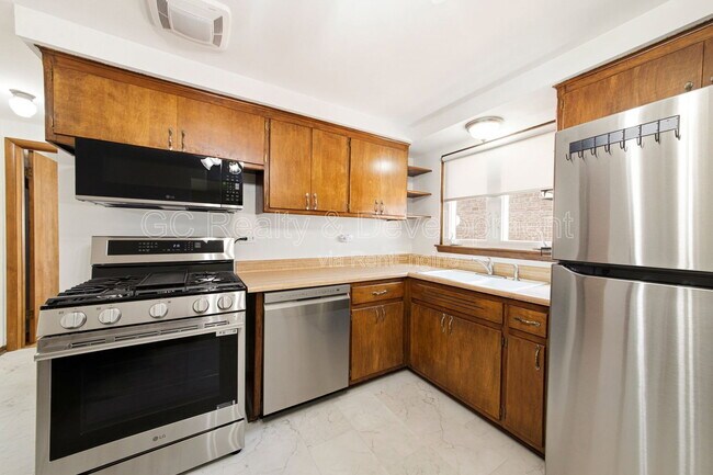 Building Photo - 5144 S Melvina Ave