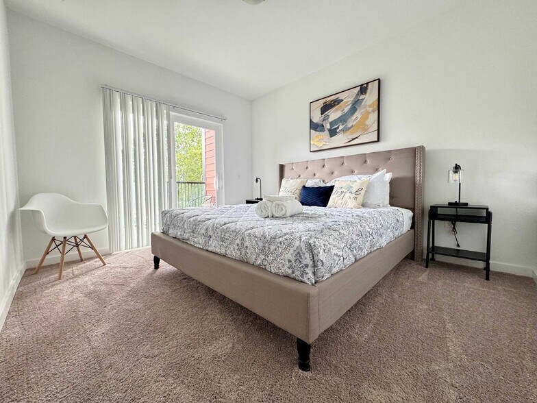 Building Photo - 525 Parkway Dr NE