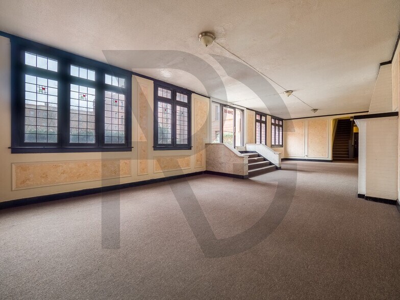 Building Photo - 908 W George St