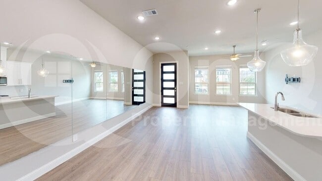 Building Photo - 12982 Jk Ojha St