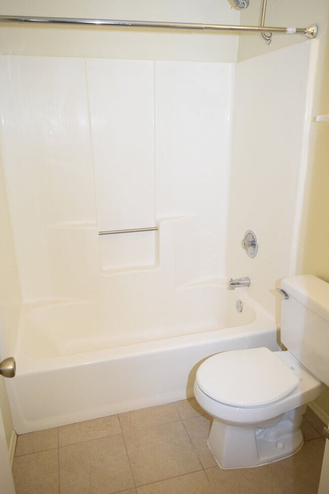 Building Photo - Upstairs 2BR/1BA North Park Apt with Assigned Parking and Laundry On-Site!