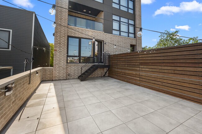 Building Photo - 1532 W Ohio St