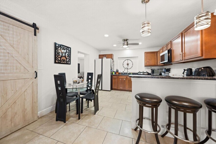 Building Photo - 2314 W Dewey St