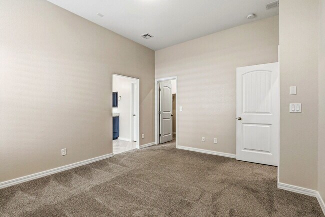 Building Photo - 925 Louisiana Downs Ave