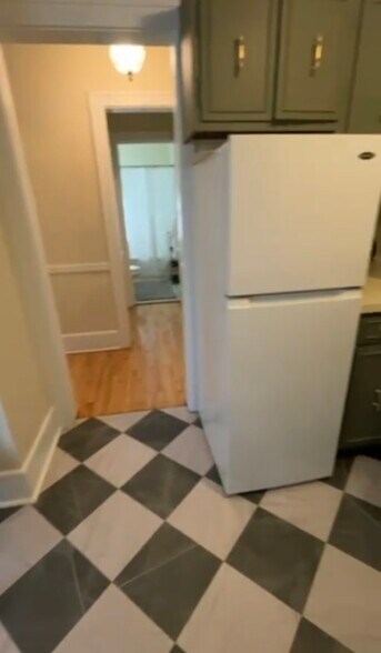 Building Photo - 2508 33rd Ave S