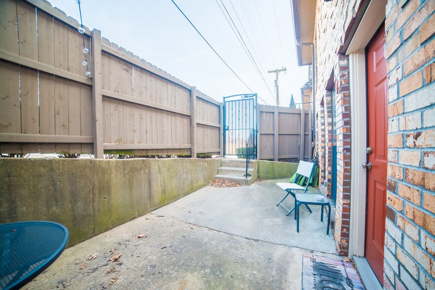 Building Photo - 4000 Oak St