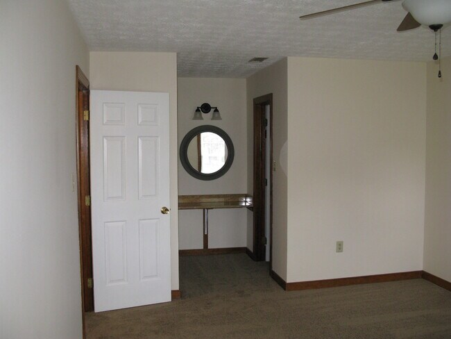 Building Photo - 7163 Plum Grove Ct