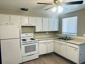 Building Photo - 2 Bedroom 1 Bathroom Westminster Quadplex - Lower unit