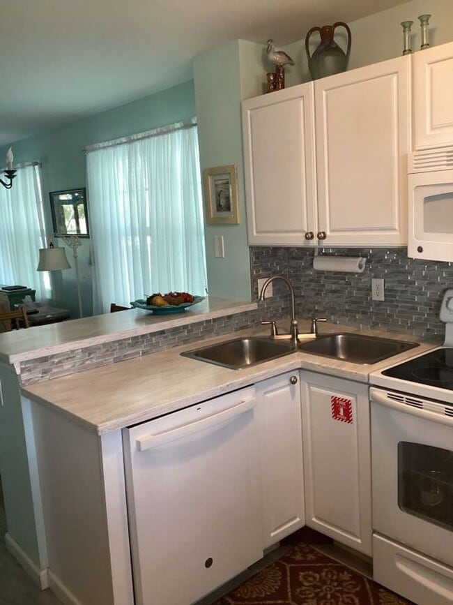 Building Photo - 6+ MONTH RENTAL-Temporarily discounted to ...
