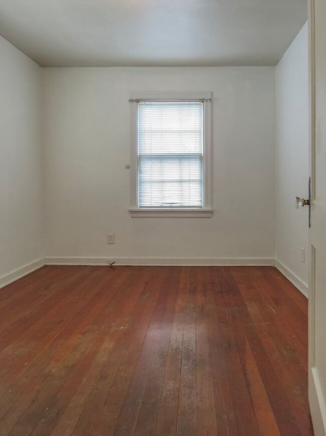 Building Photo - 1 Bedroom Cottage available in Salem !