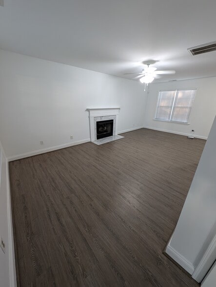 Building Photo - 2613 Zola Dr