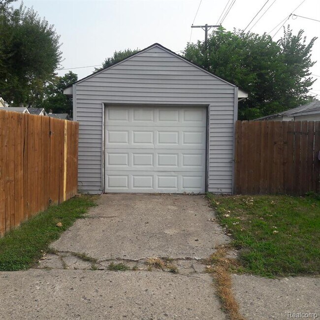 Building Photo - 23304 Harding Ave