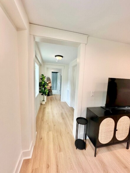 Building Photo - 1313 Live Oak St