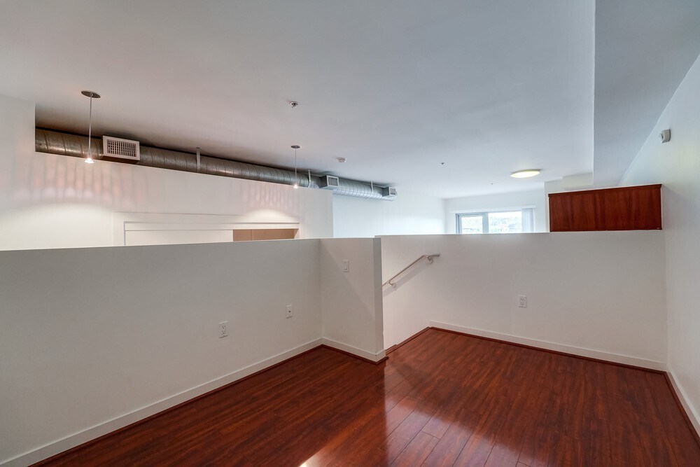 Building Photo - 889 Date St