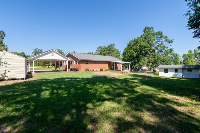 Building Photo - 406 Williams St